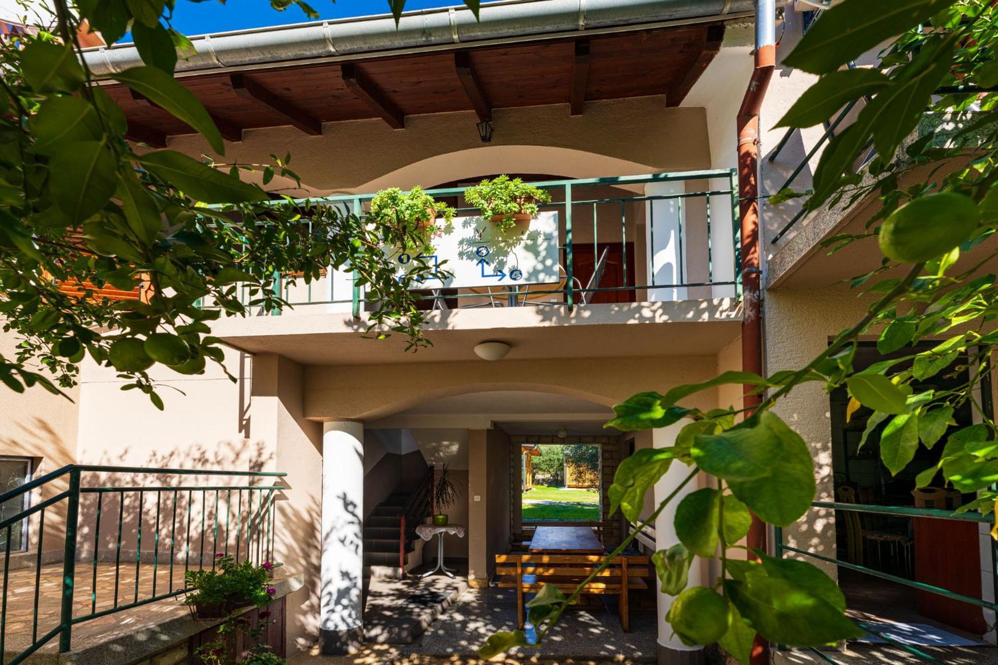 Apartments Adriana Starigrad Paklenica Buitenkant foto